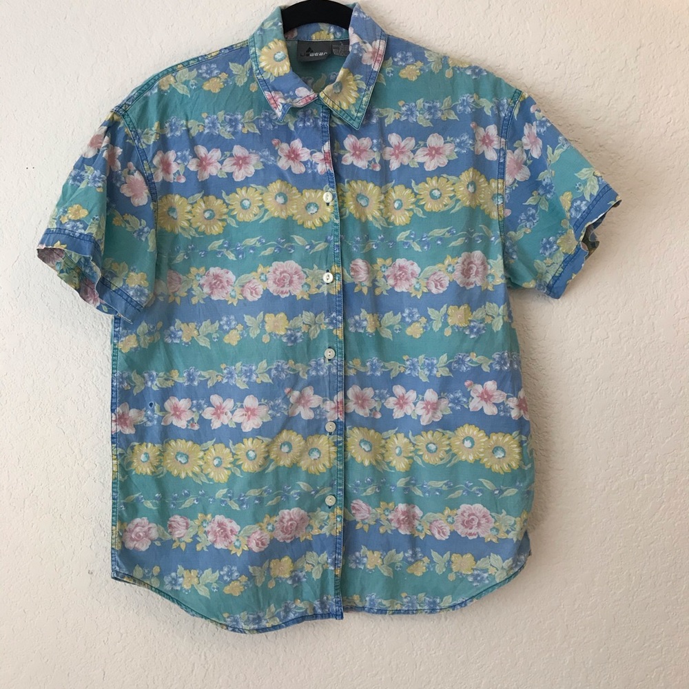 V I N T A G E☀️ Floral Button Up